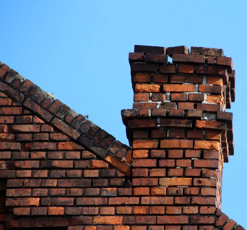 Signs Your Hillsboro Beach Home Needs a Chimney Inspection Damaged chimney on an Hillsboro Beach home showing cracks and missing mortar